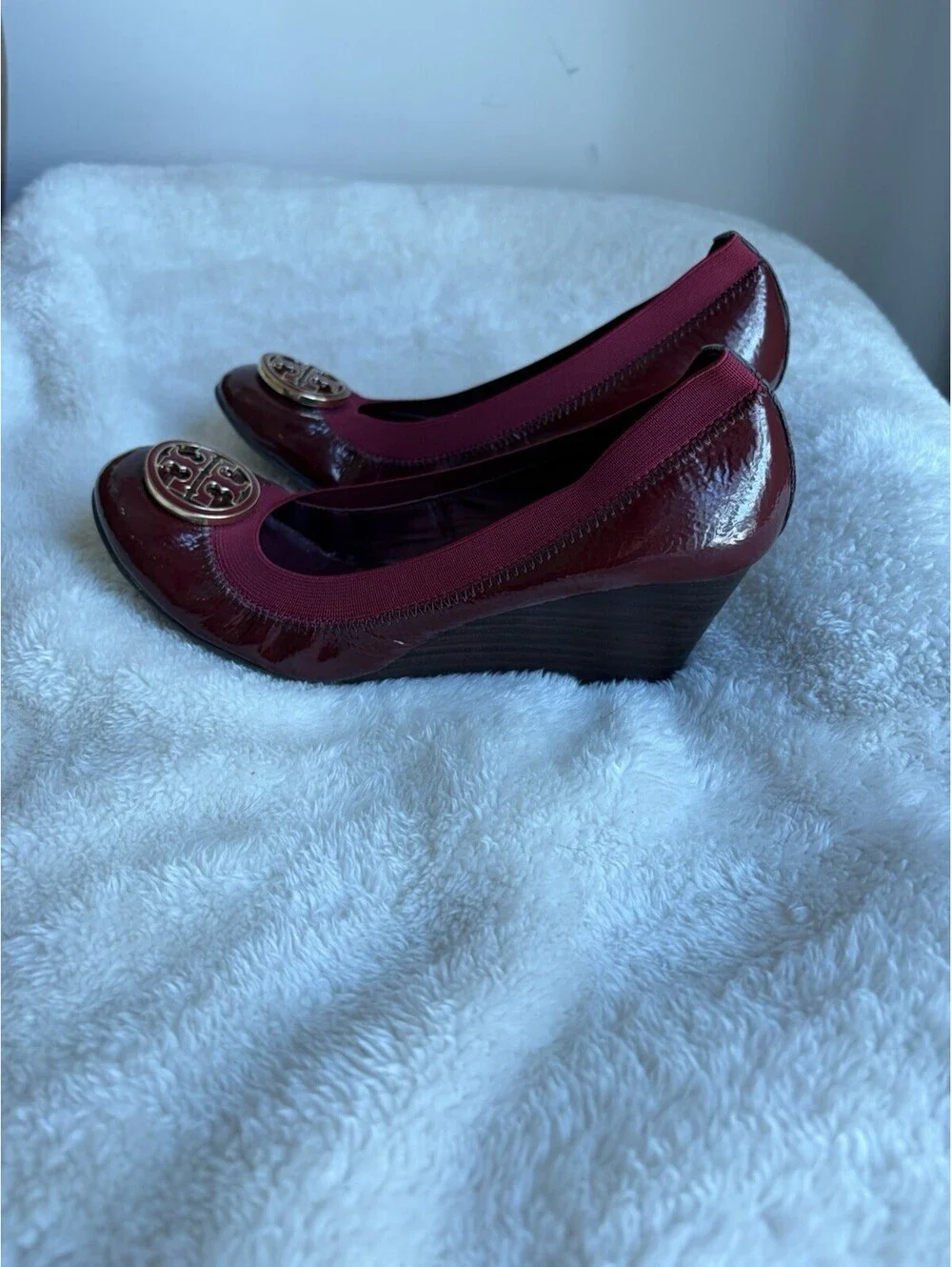 Tory Burch Burgundy Patent Leather Wedge Round Toe Slip On Logo Heels 7.5
